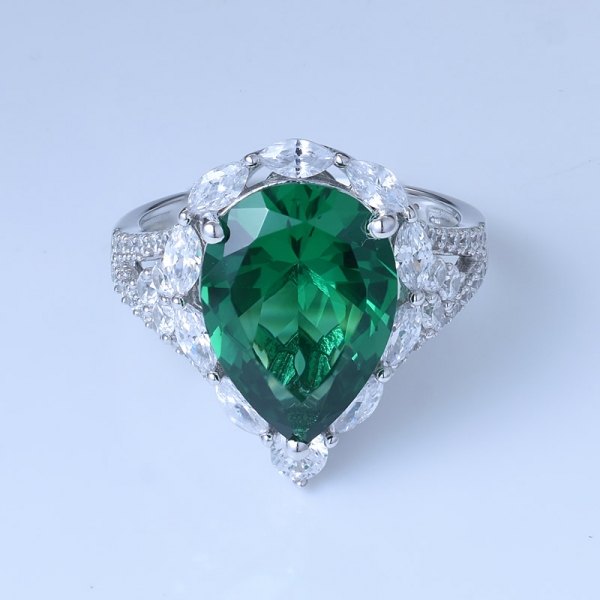 ródio verde esmeralda pera sobre anéis de alianças de casamento em prata esterlina 