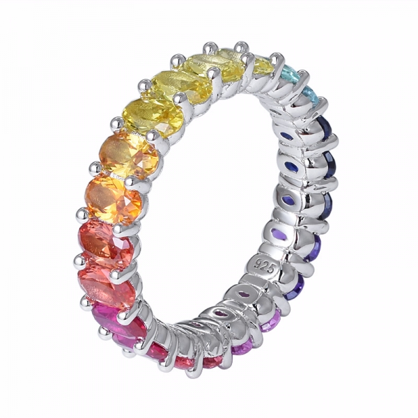 Gema de safira sintética de corte oval ródio sobre anel arco-íris de prata 