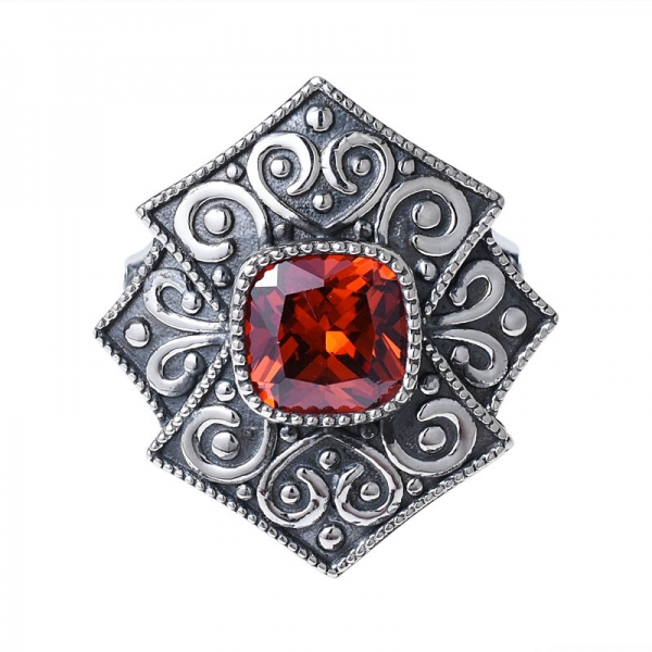 almofada de gema rubi criada com corte artesanal preto sobre anel de prata esterlina 