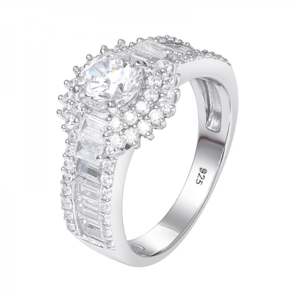 anel de noivado redondo com halo de zircônia cúbica brilhante sobre prata esterlina 