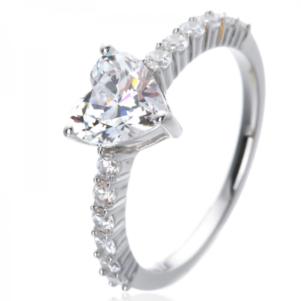 O coração cúbico branco do coração cortou o ródio sobre os anéis de casamento de prata esterlina para mulheres 