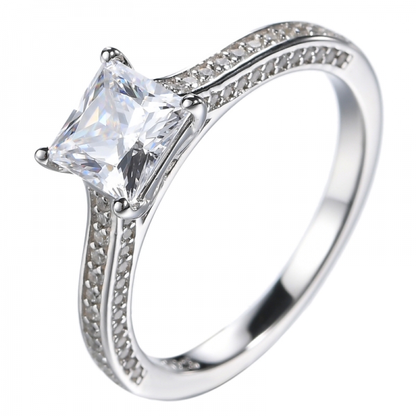 Anel de noivado de prata esterlina Solitaire 1 ct simulado com lapidação de diamantes
 