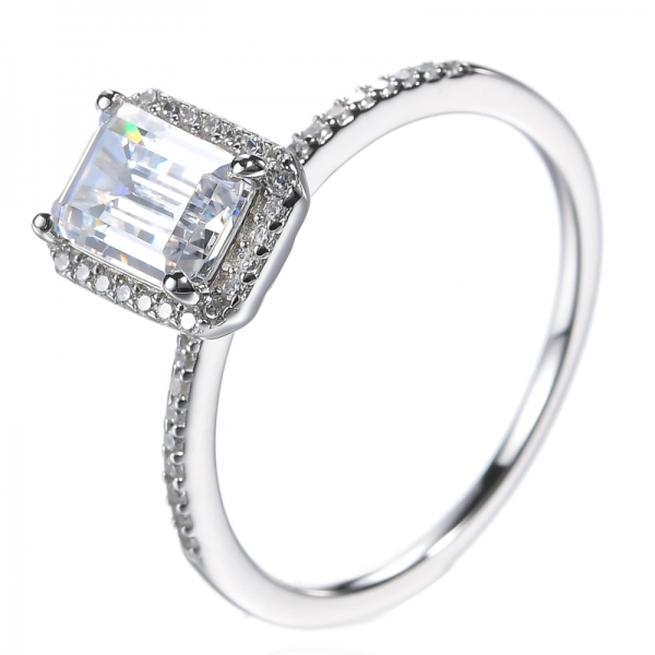 Anel de noivado de halo de diamante criado com corte de esmeralda AAA CZ de prata esterlina
 