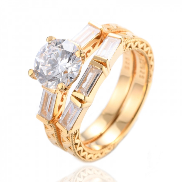 Conjunto de anel de noivado com três pedras de corte redondo branco CZ 2 quilates ouro amarelo 18 quilates 