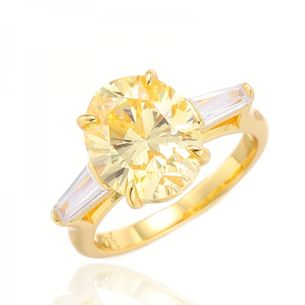 Anel de prata oval amarelo do diamante da forma e branco afilado do zircão cúbico com chapeamento de ouro 