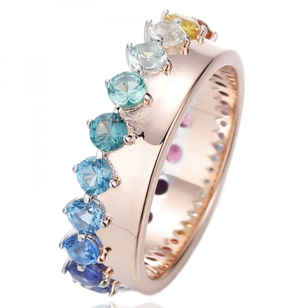 Anel redondo de prata com zircônia cúbica em degradê azul e banho de ouro rosa 