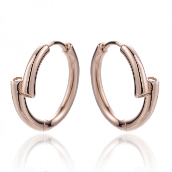Brinco redondo de prata com zircônia cúbica branca e banho de ouro rosa 