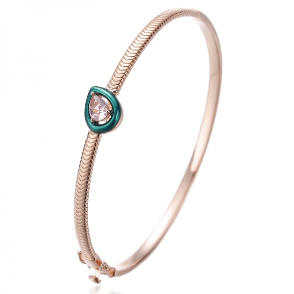 Pulseira de prata com zircônia cúbica branca e esmalte preto em formato de pera com banho de ouro 