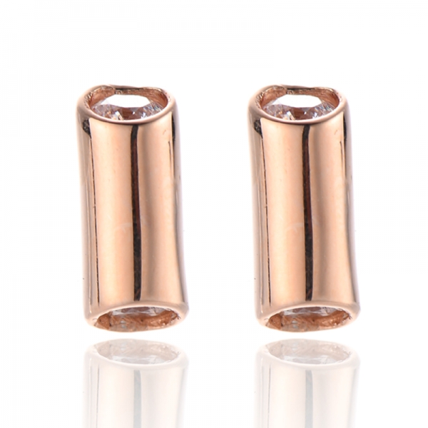 Brinco redondo de prata 925 com zircônia cúbica branca e banho de ouro rosa 