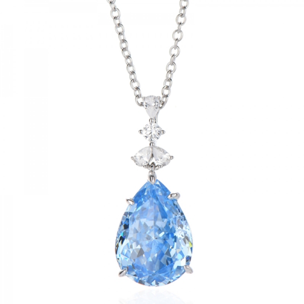 Colar de prata e ródio com zircônia cúbica azul e branca em formato de pera e diamante 