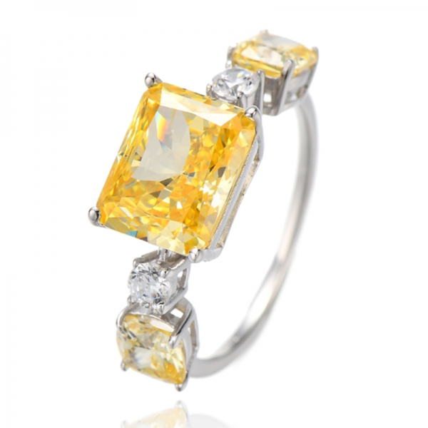 Anel de prata e ródio com zircônia cúbica amarela e diamante octogonal e almofada 