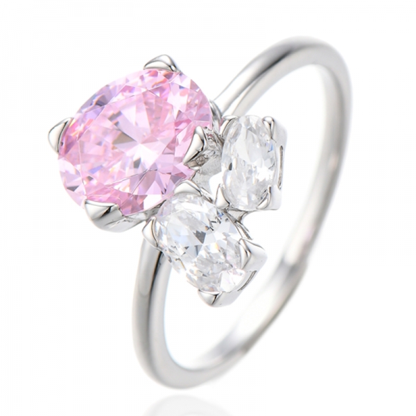 Anel oval com diamante rosa e zircônia cúbica branca e ródio em prata 