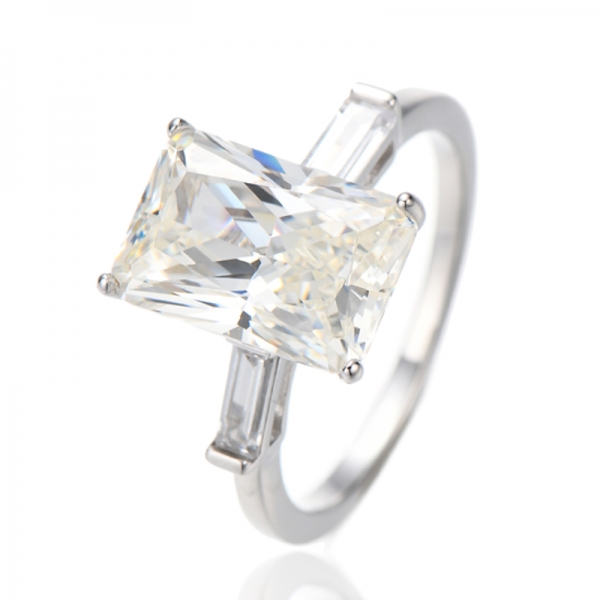Anel de prata e ródio com zircônia cúbica branca e diamante octogonal G e baguete 