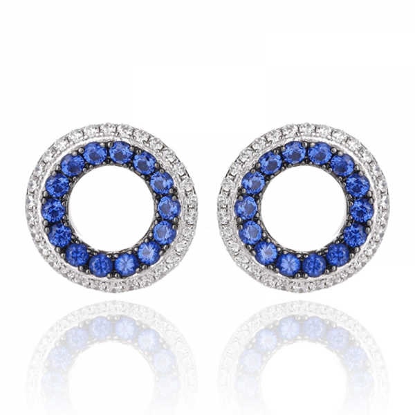 Brinco redondo de prata com ródio e zircônia cúbica branca e arco-íris 