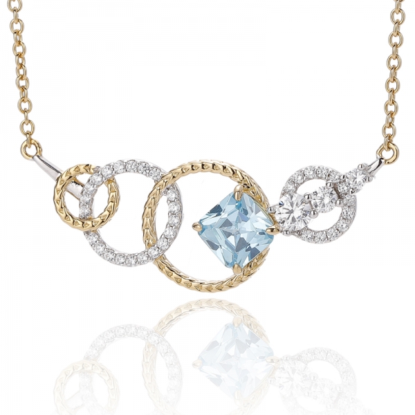 Pingente em prata 925 com opala redonda e zircônia cúbica branca em formato de almofada, com banho em dois tons. 